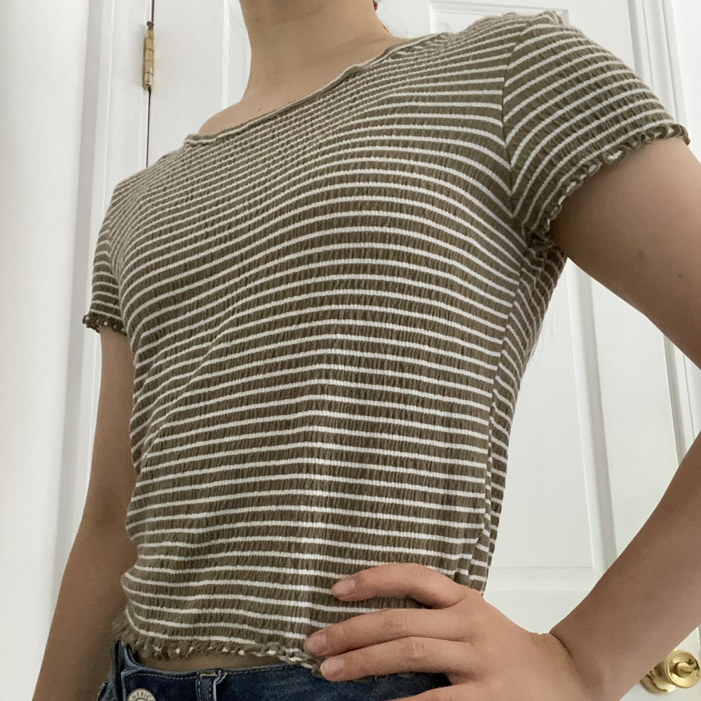 American Eagle striped lettuce trim crop top